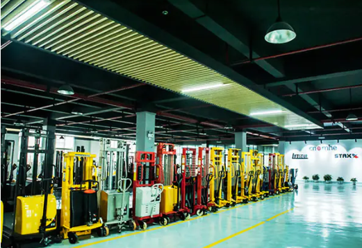 How Lithium Pallet Trucks Are Revolutionizing Commercial And Retail Floors